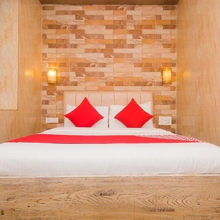 Hotel Oliver, Colaba ムンバイ エクステリア 写真