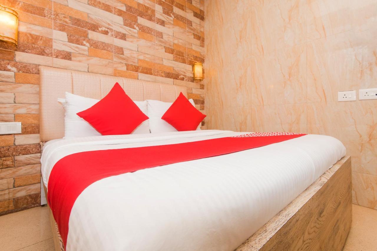 Hotel Oliver, Colaba ムンバイ エクステリア 写真