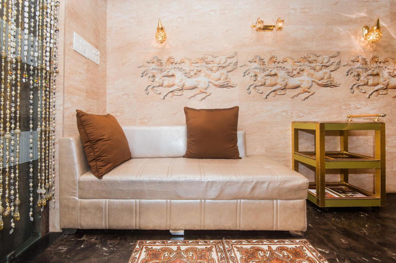 Hotel Oliver, Colaba ムンバイ エクステリア 写真