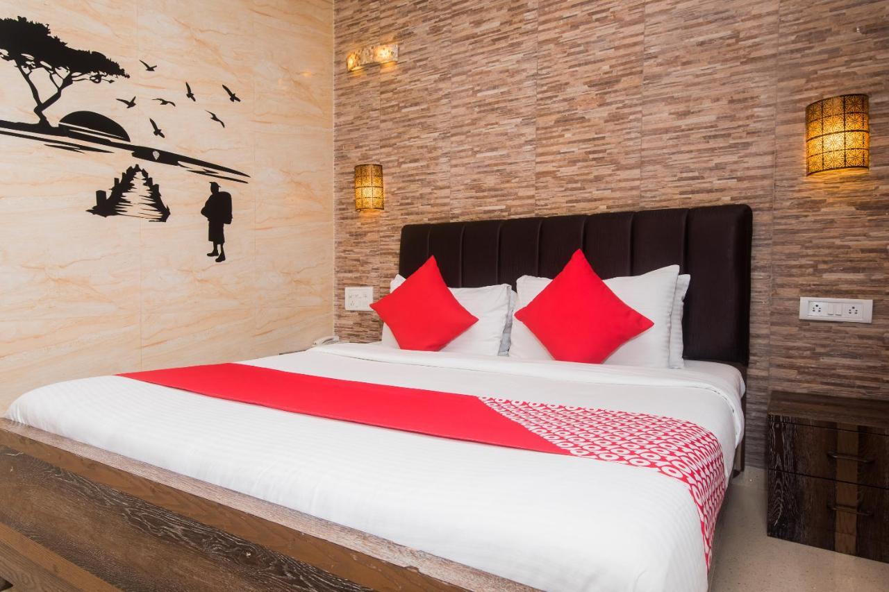 Hotel Oliver, Colaba ムンバイ エクステリア 写真